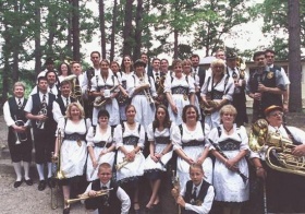 A picture of the German Music Society.